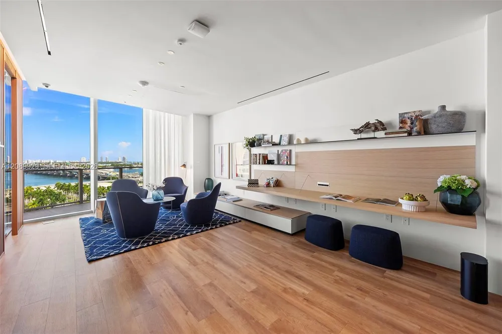 1400 Biscayne Blvd #609 Miami, FL 33132