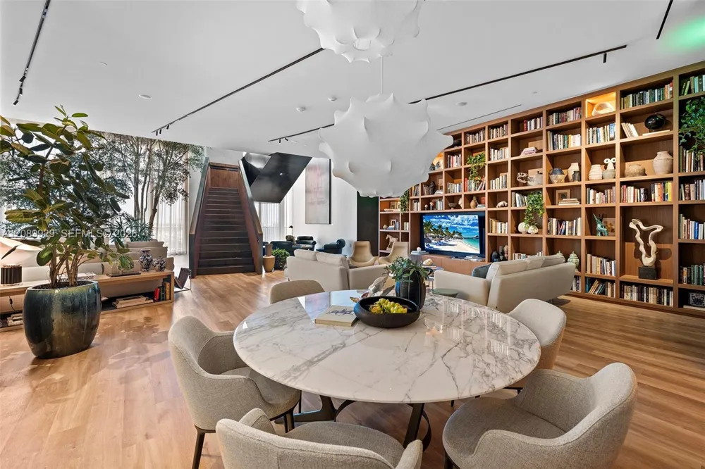 1400 Biscayne Blvd #609 Miami, FL 33132