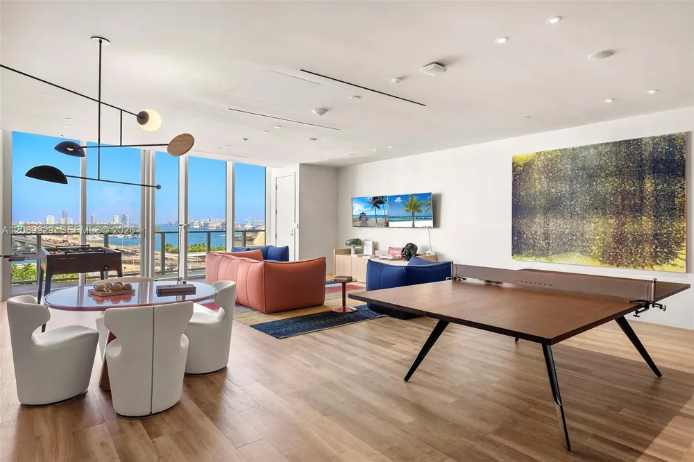 1400 Biscayne Blvd #609 Miami, FL 33132