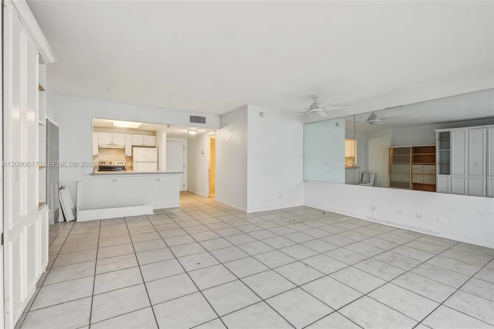 2301 Collins Ave #1420 Miami Beach, FL 33139