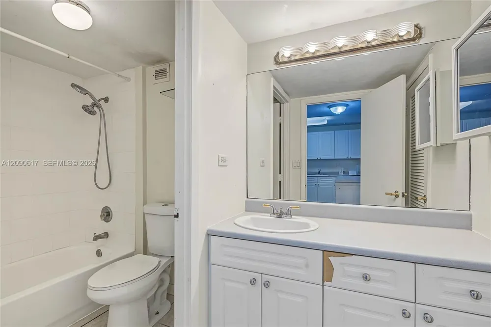 2301 Collins Ave #1420 Miami Beach, FL 33139