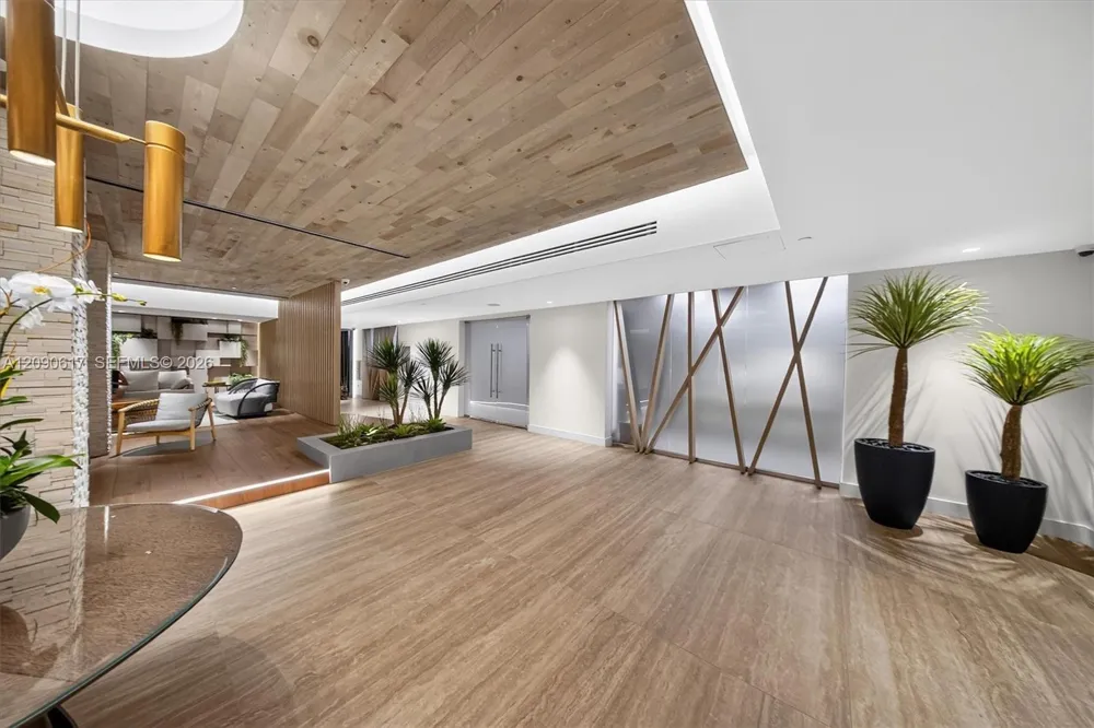 2301 Collins Ave #1420 Miami Beach, FL 33139