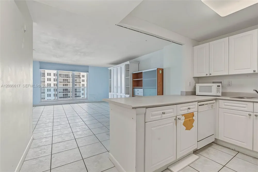 2301 Collins Ave #1420 Miami Beach, FL 33139