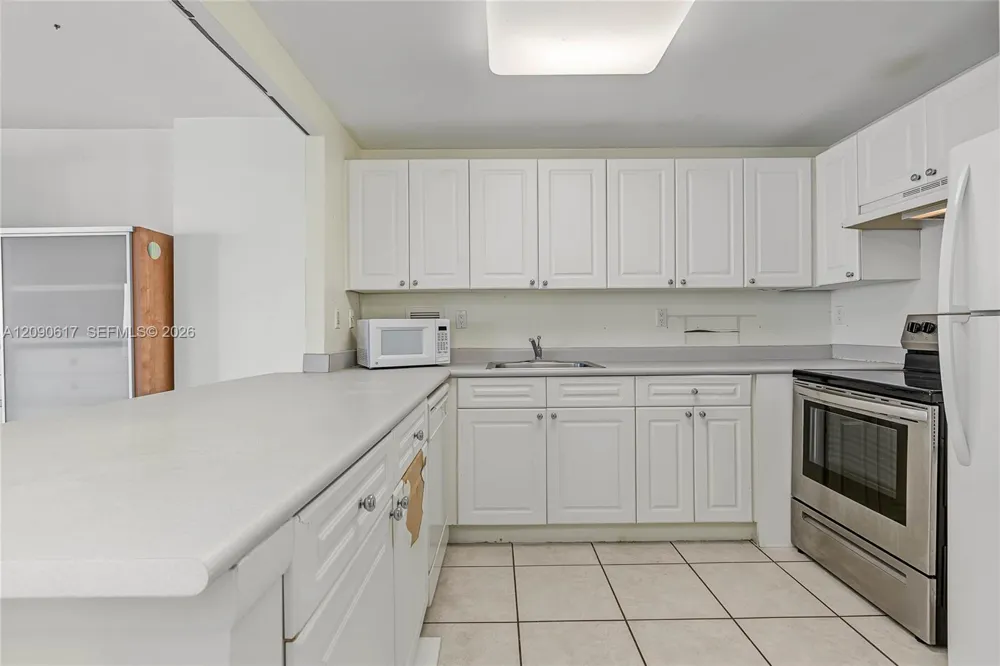 2301 Collins Ave #1420 Miami Beach, FL 33139