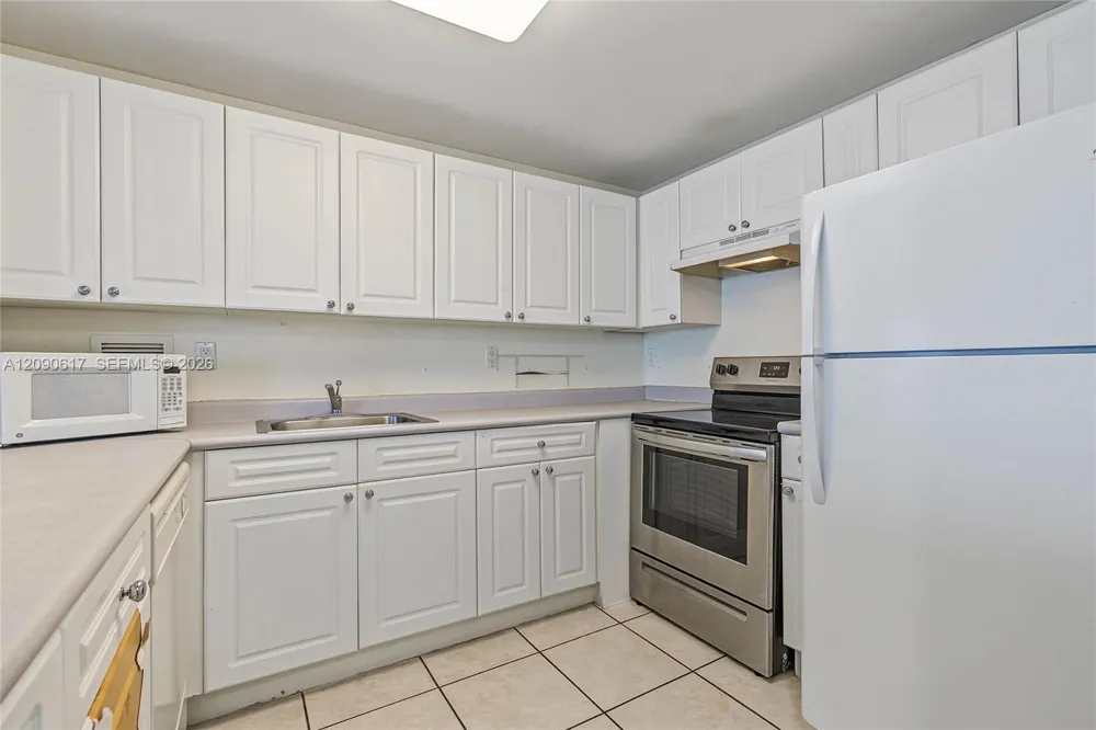 2301 Collins Ave #1420 Miami Beach, FL 33139