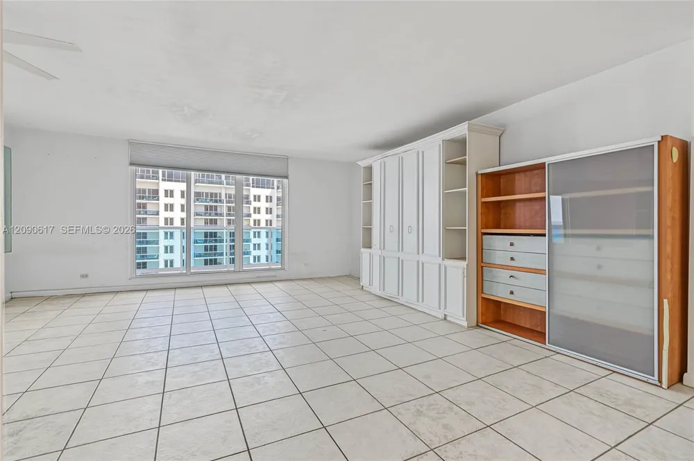 2301 Collins Ave #1420 Miami Beach, FL 33139