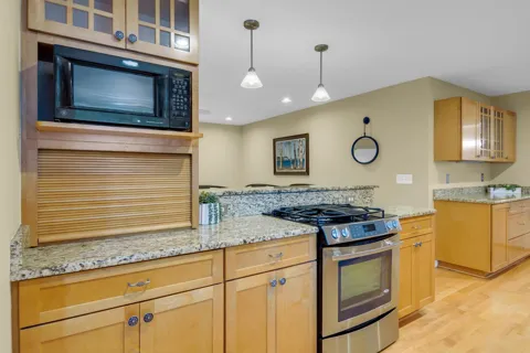 201 W Fifteenth Street