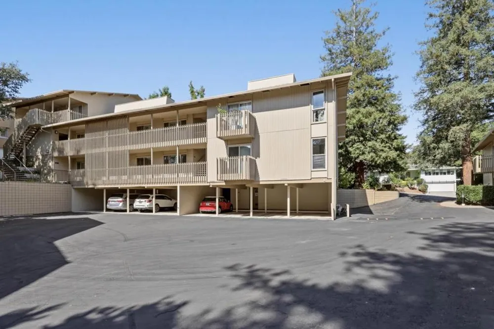 2323 Eastridge Avenue #512 Menlo Park, CA 94025