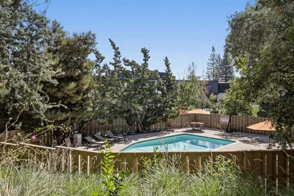 2323 Eastridge Avenue #512 Menlo Park, CA 94025
