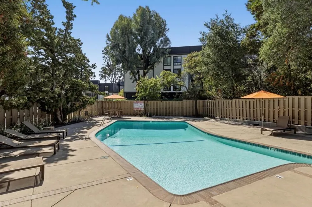 2323 Eastridge Avenue #512 Menlo Park, CA 94025