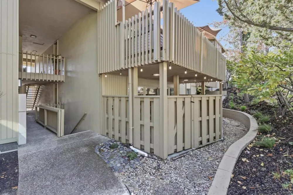 2323 Eastridge Avenue #512 Menlo Park, CA 94025