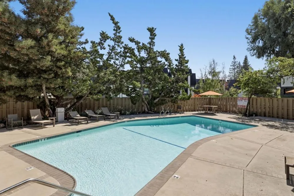 2323 Eastridge Avenue #512 Menlo Park, CA 94025