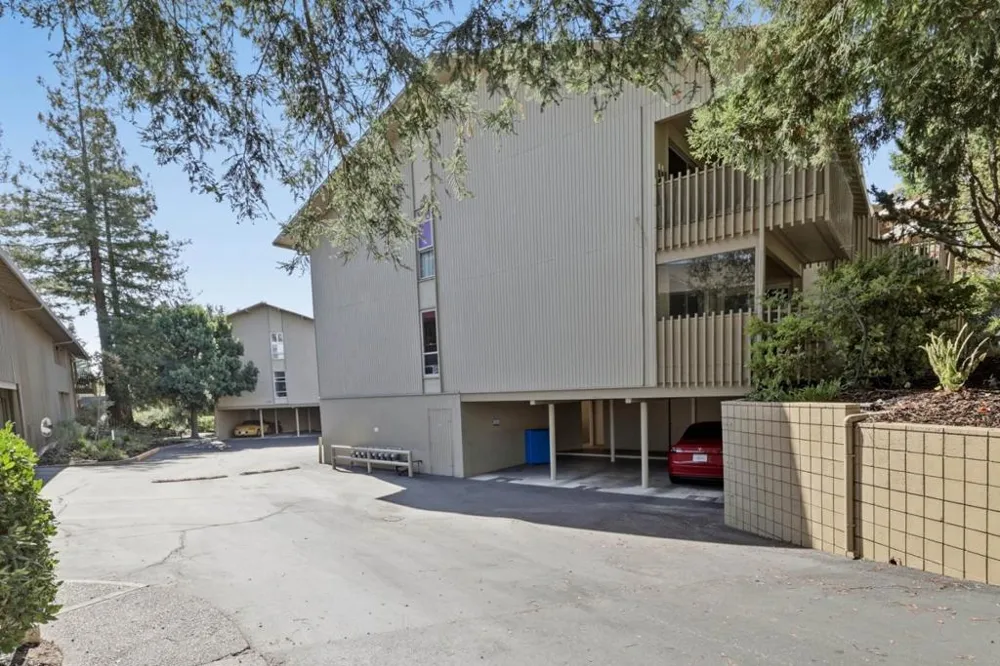 2323 Eastridge Avenue #512 Menlo Park, CA 94025