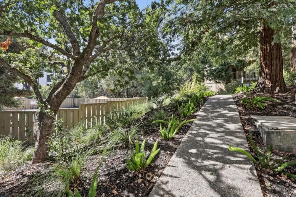 2323 Eastridge Avenue #512 Menlo Park, CA 94025
