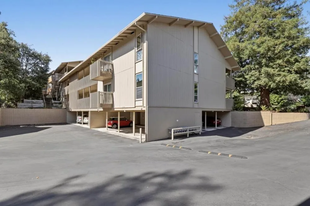 2323 Eastridge Avenue #512 Menlo Park, CA 94025