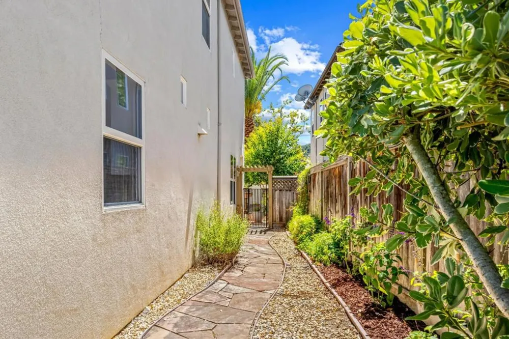 2520 Club Drive Gilroy, CA 95020