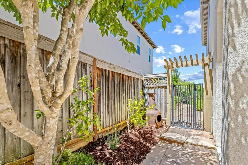 2520 Club Drive Gilroy, CA 95020