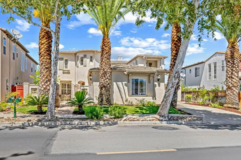 2520 Club Drive Gilroy, CA 95020