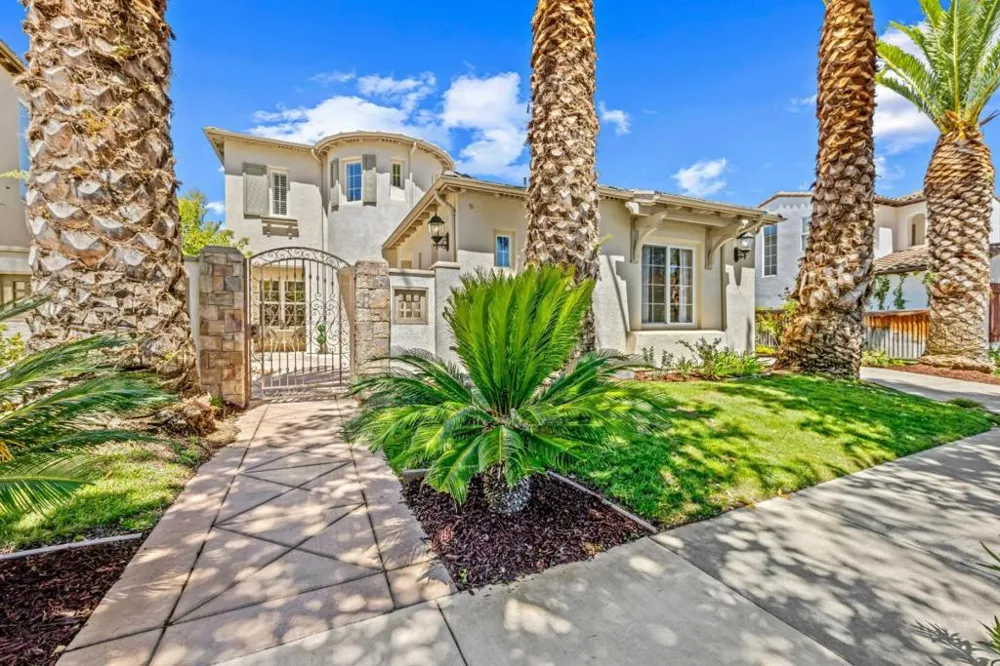 2520 Club Drive Gilroy, CA 95020