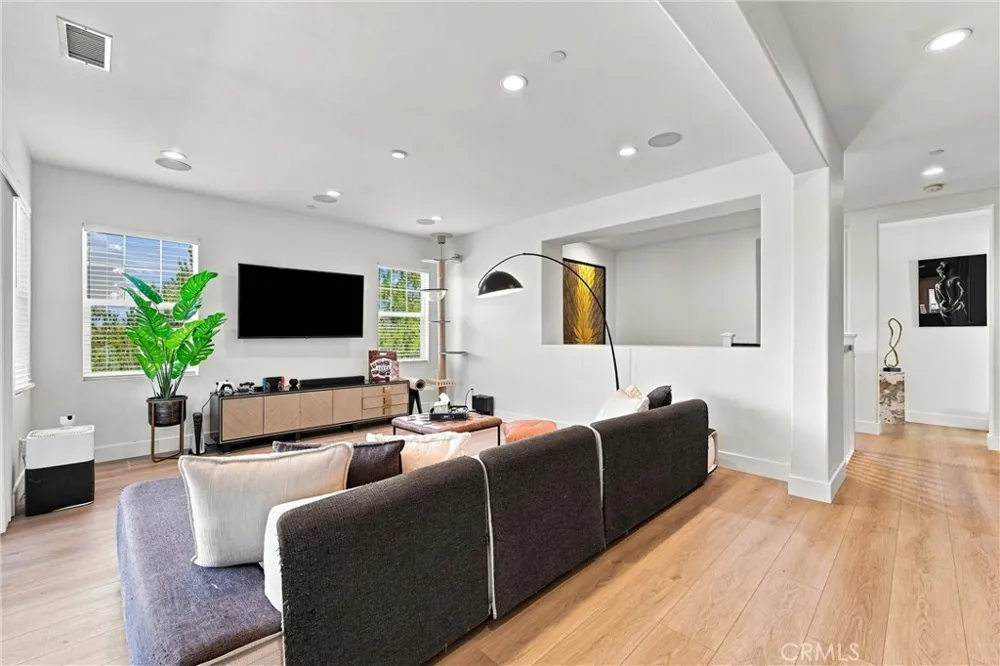 116 Patton Way Tustin, CA 92782