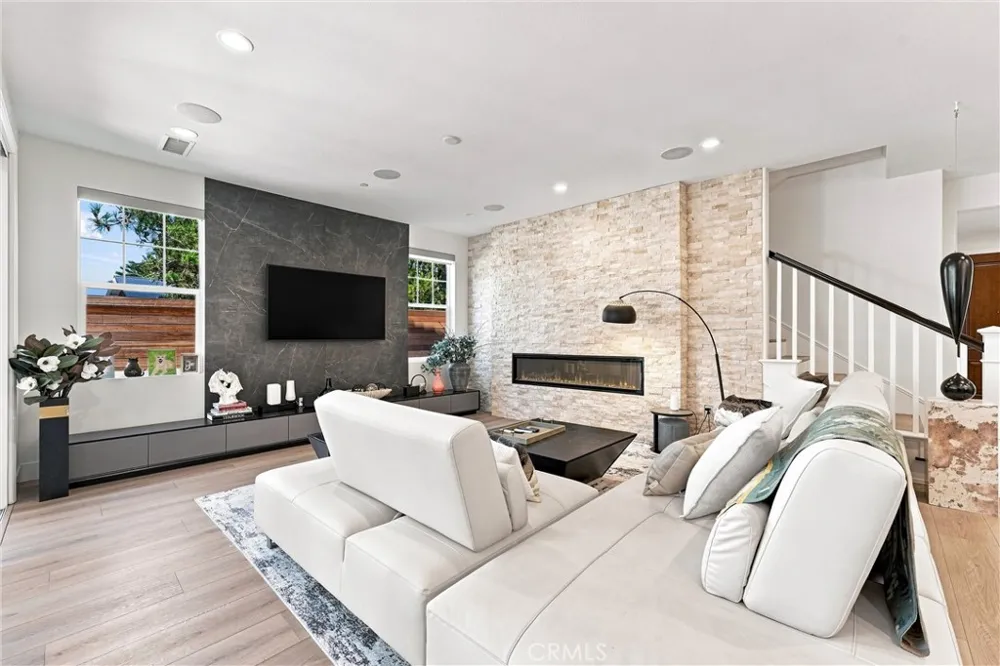 116 Patton Way Tustin, CA 92782