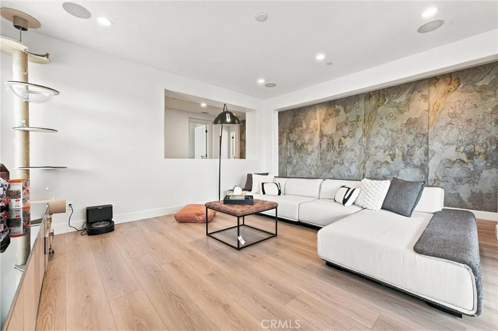 116 Patton Way Tustin, CA 92782