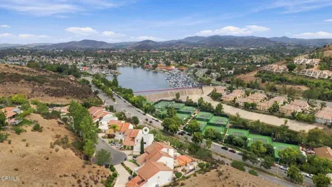 3222 Meadow Oak Drive