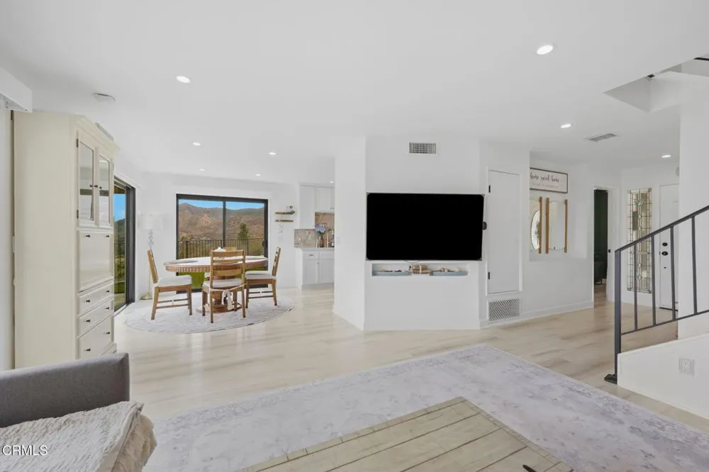 3222 Meadow Oak Drive Westlake Village, CA 91361