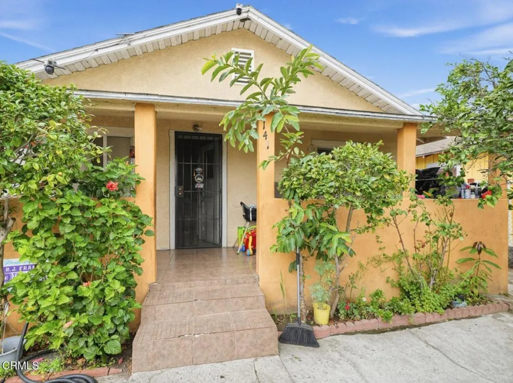 141 S Hayes Avenue Oxnard, CA 93030