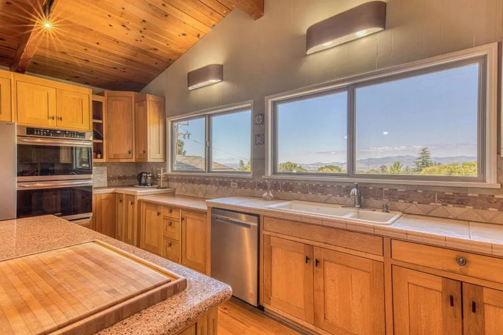 394 Mesa Road Salinas, CA 93908