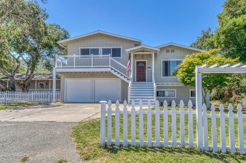 394 Mesa Road Salinas, CA 93908