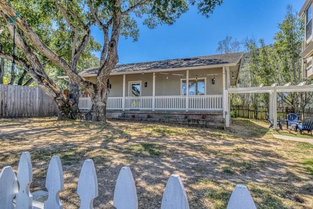 394 Mesa Road Salinas, CA 93908