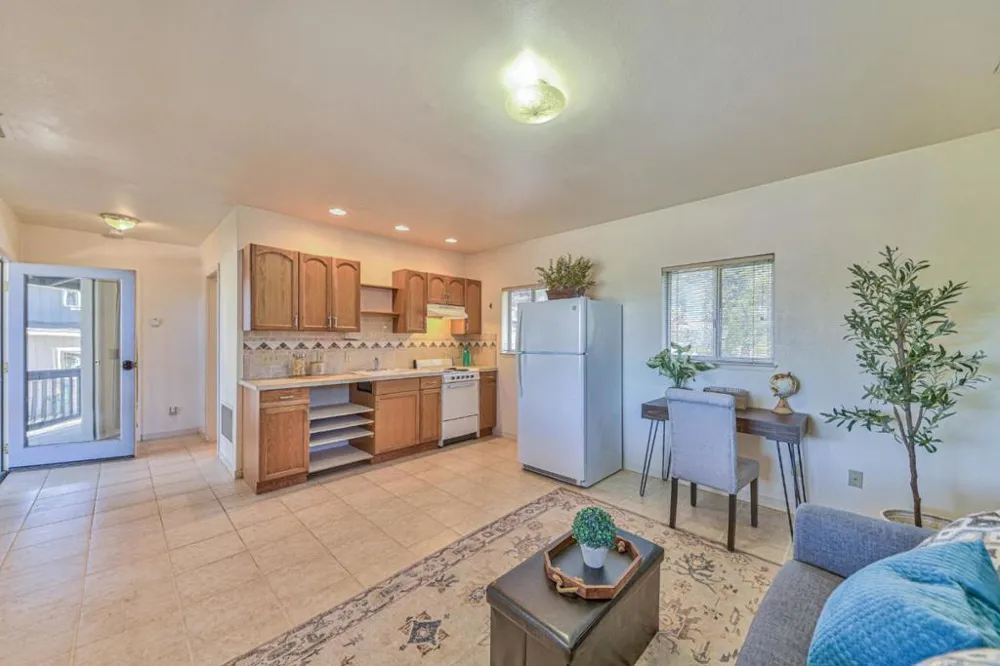 394 Mesa Road Salinas, CA 93908