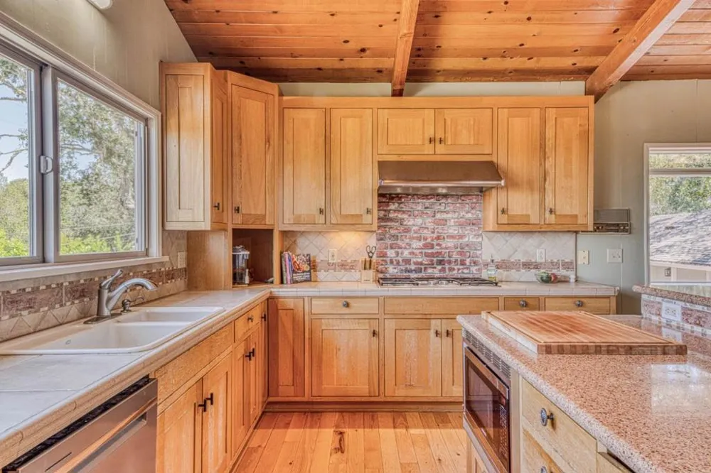 394 Mesa Road Salinas, CA 93908