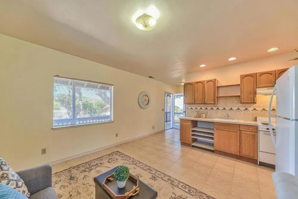 394 Mesa Road Salinas, CA 93908