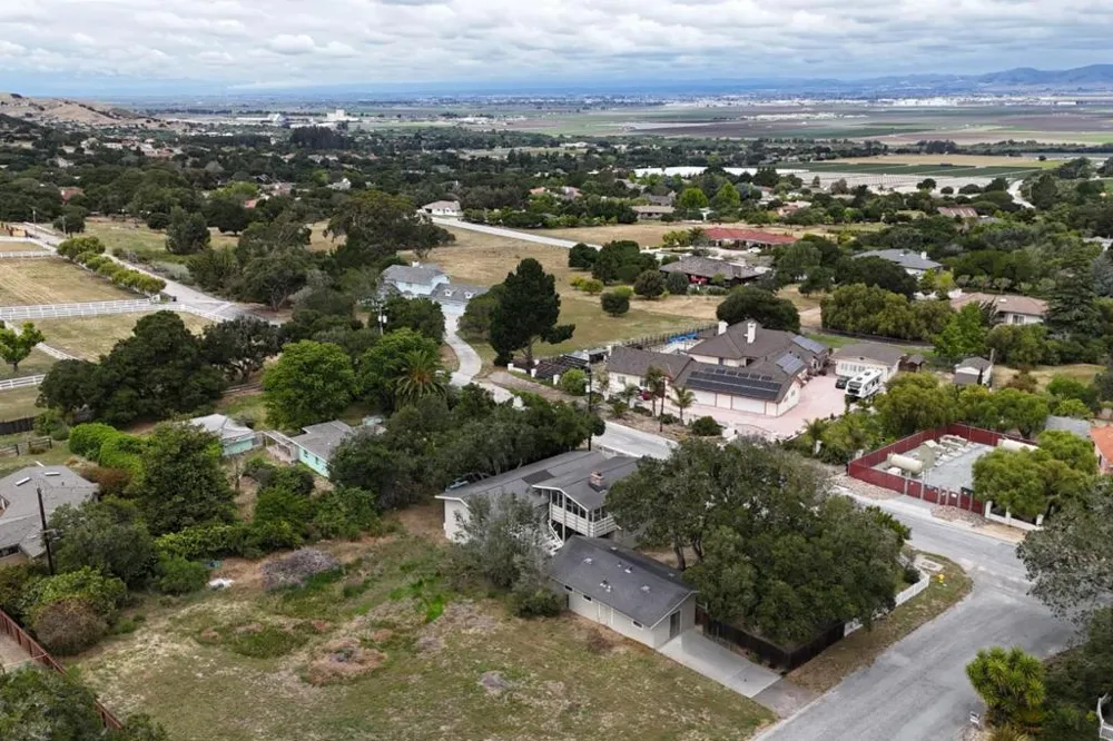 394 Mesa Road Salinas, CA 93908