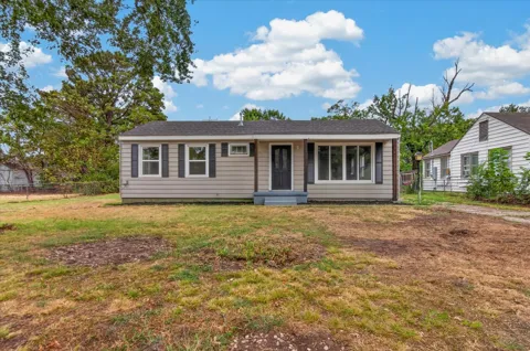 715 W 16th Street W