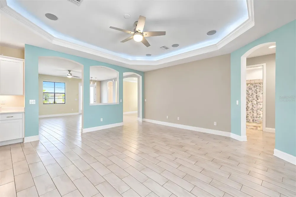 4024 SALIDA DEL SOL DRIVE Sun City Center, FL 33573
