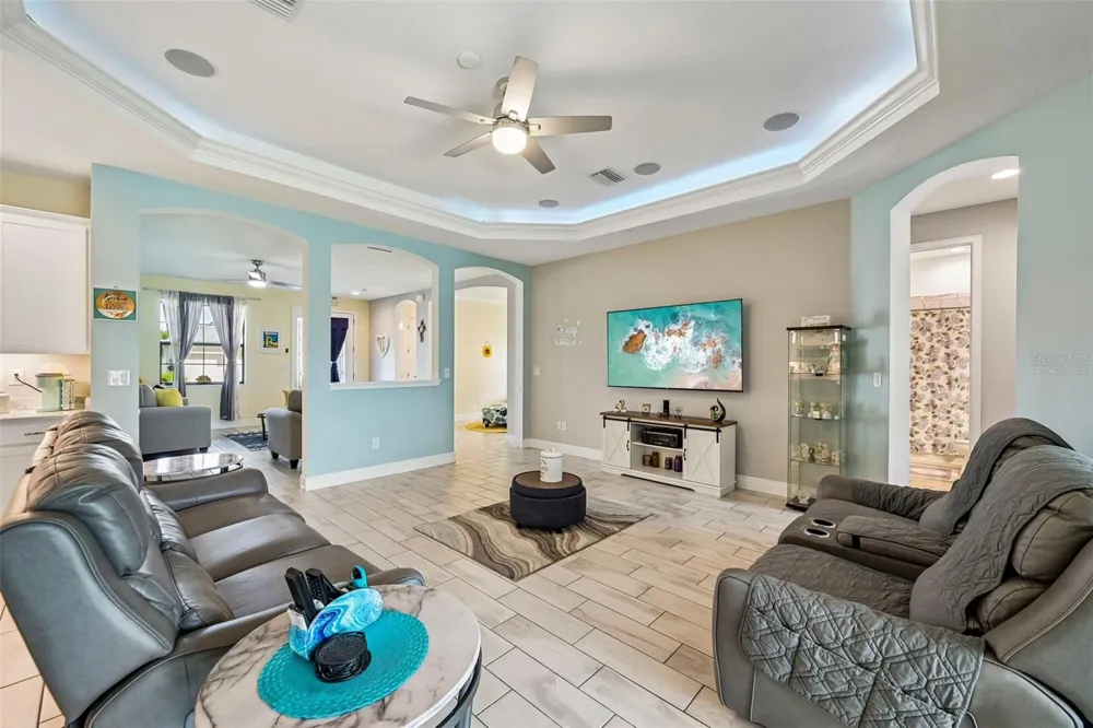 4024 SALIDA DEL SOL DRIVE Sun City Center, FL 33573