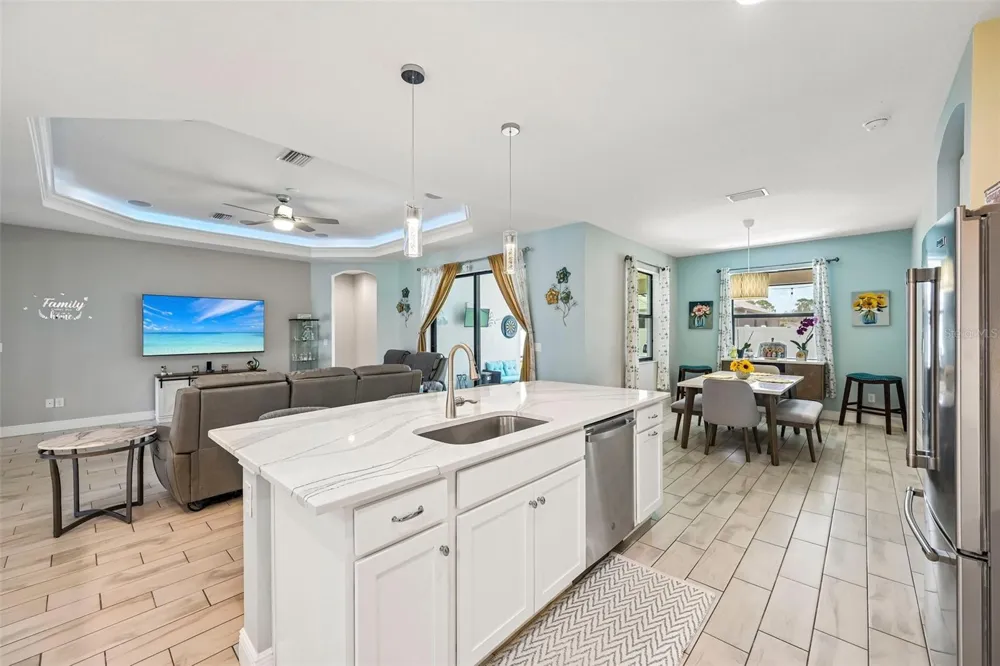 4024 SALIDA DEL SOL DRIVE Sun City Center, FL 33573