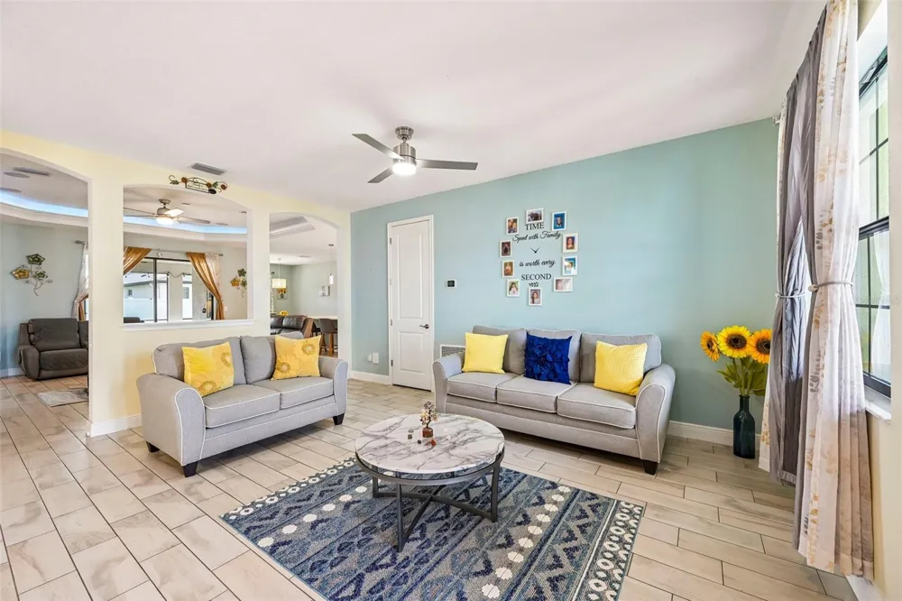 4024 SALIDA DEL SOL DRIVE Sun City Center, FL 33573