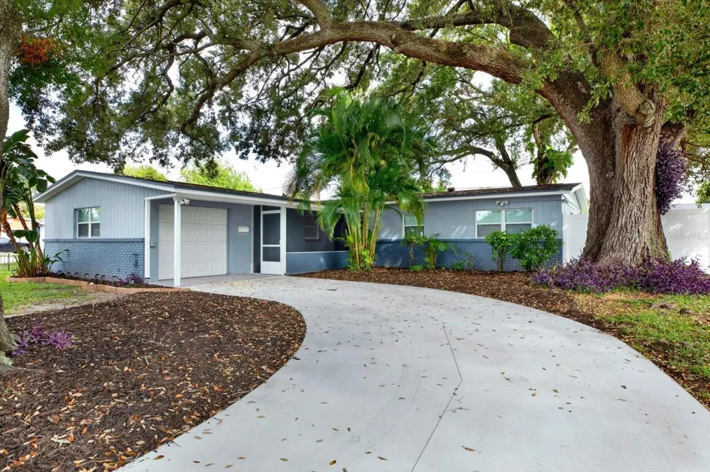 7505 W HENRY AVENUE Tampa, FL 33615