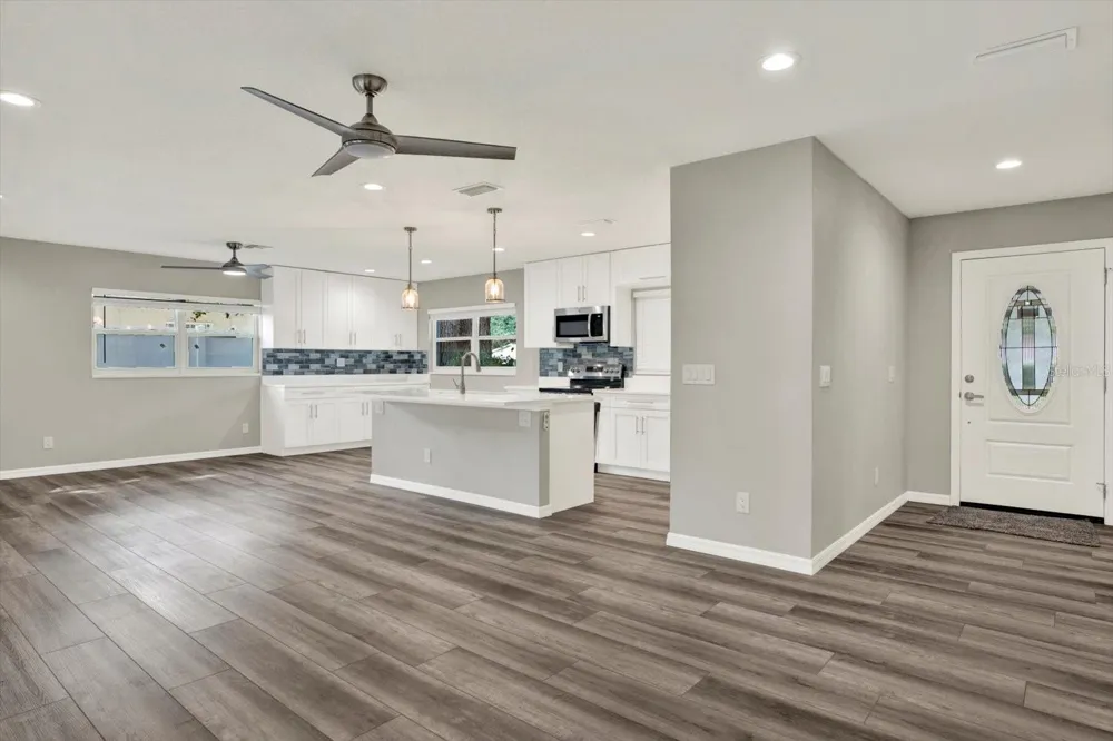 7505 W HENRY AVENUE Tampa, FL 33615