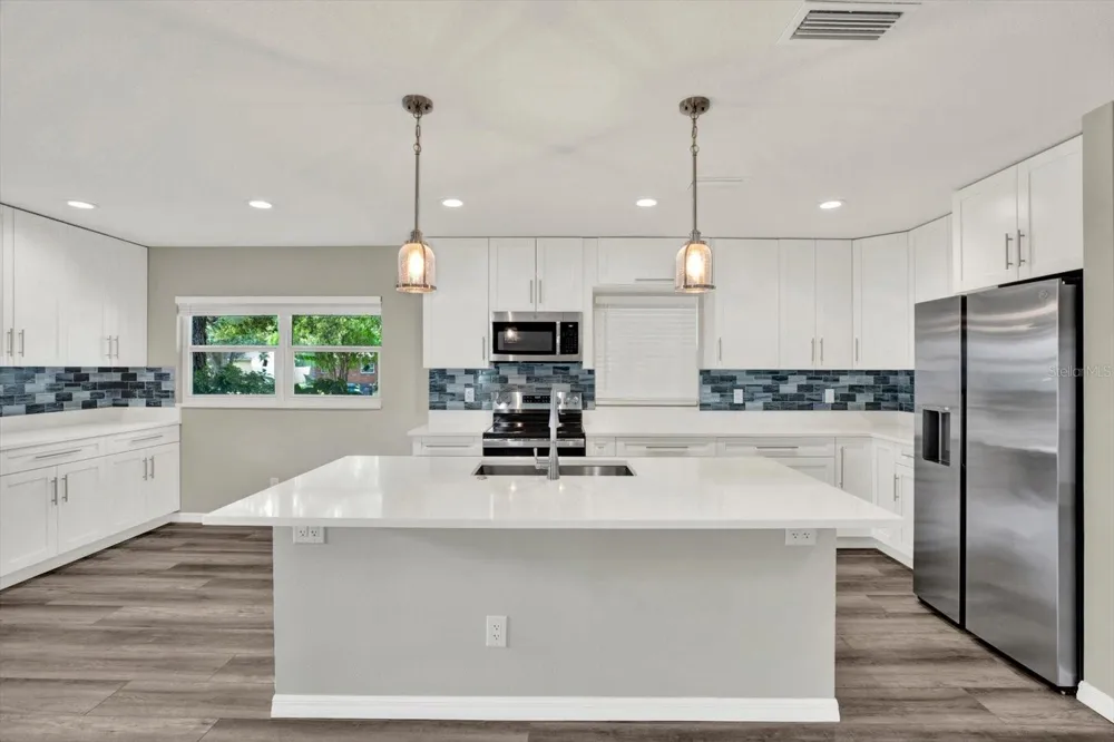 7505 W HENRY AVENUE Tampa, FL 33615
