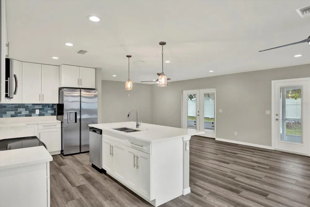 7505 W HENRY AVENUE Tampa, FL 33615