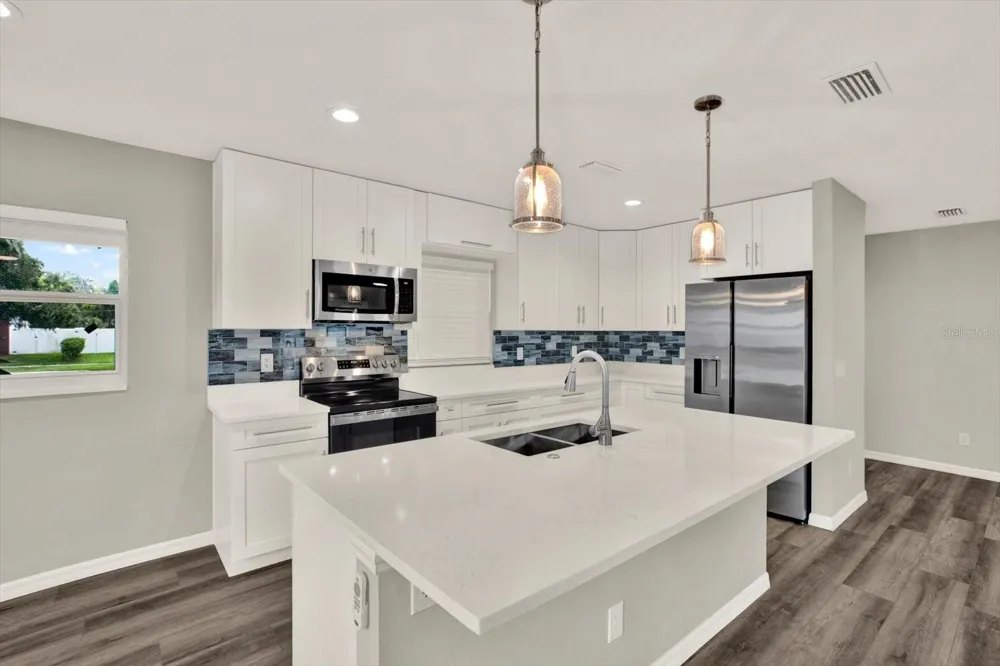 7505 W HENRY AVENUE Tampa, FL 33615