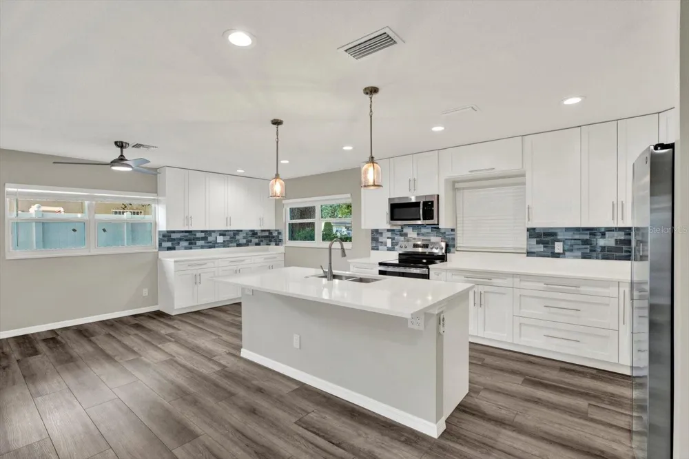 7505 W HENRY AVENUE Tampa, FL 33615