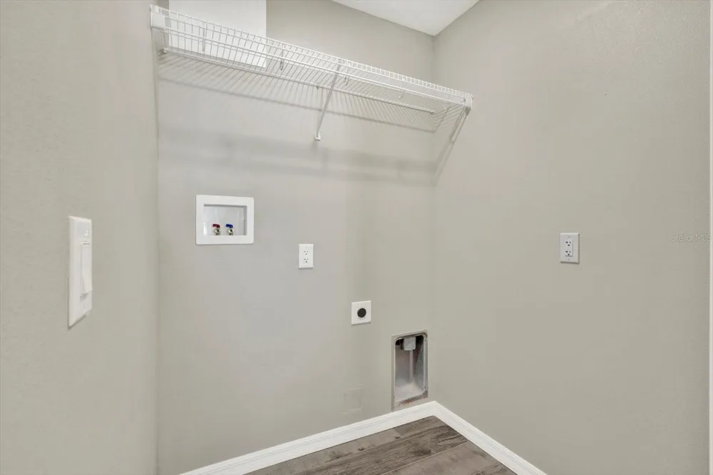 7505 W HENRY AVENUE Tampa, FL 33615