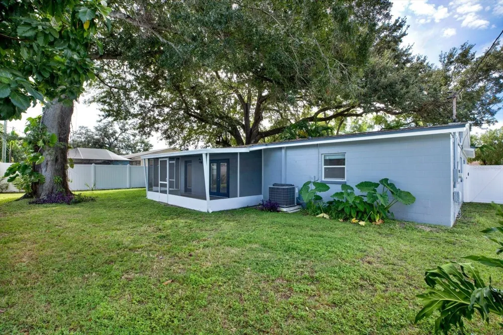 7505 W HENRY AVENUE Tampa, FL 33615