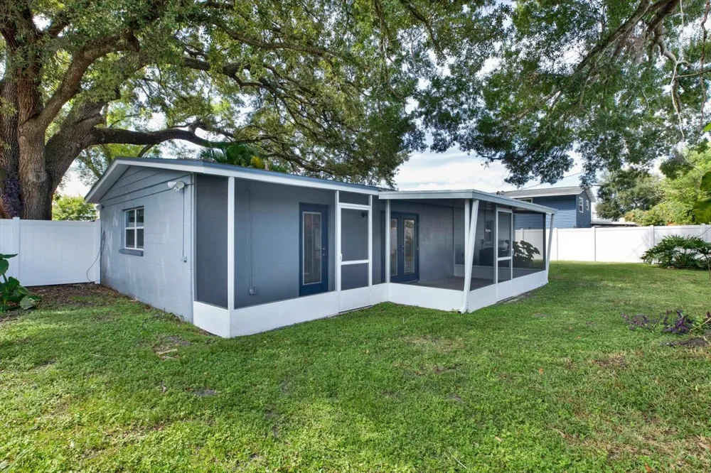 7505 W HENRY AVENUE Tampa, FL 33615
